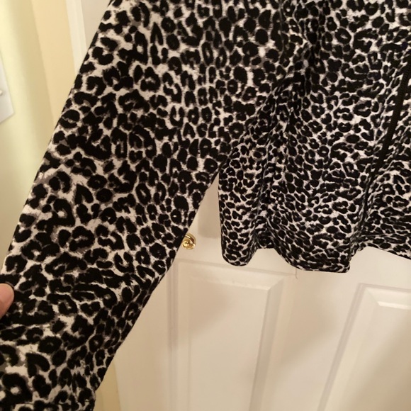 Woman's jacket - Picture 4 of 5